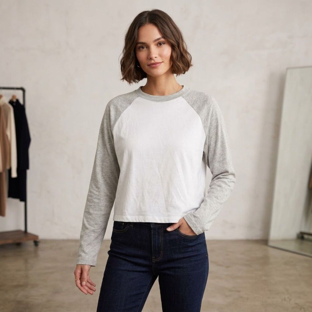 Abercrombie & Fitch Soft A&F Essentials Raglan Baseball Cropped Tee White Gray S